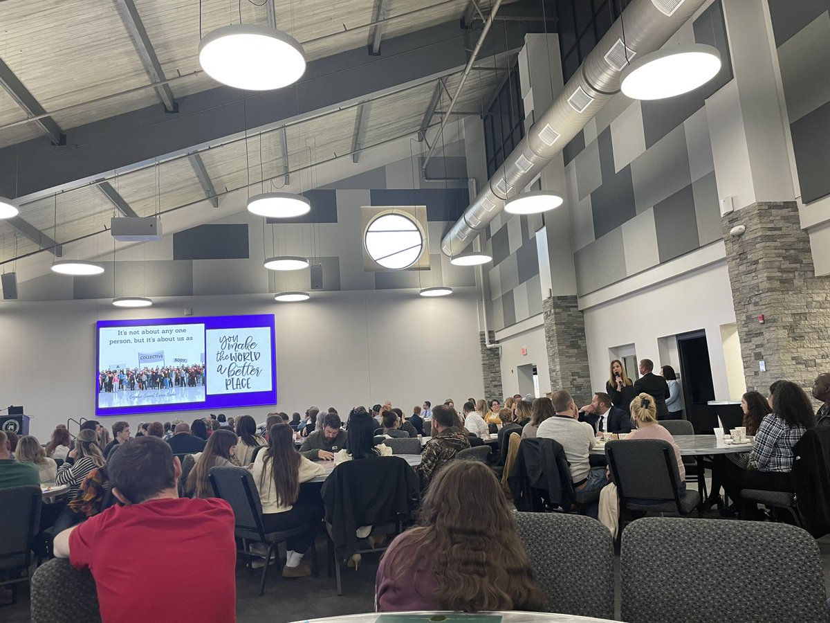 MrsLaceyMoore4's tweet photo. I don’t know what’s better than celebrating students, especially two from @Jefferson_Carmi, listening to an encouraging message from my friends @dramydixon and Dr. Krause, and catching up with other outstanding administrators in the Egyptian Region @ilprincipals ! https://t.co/XUy0olVsuo