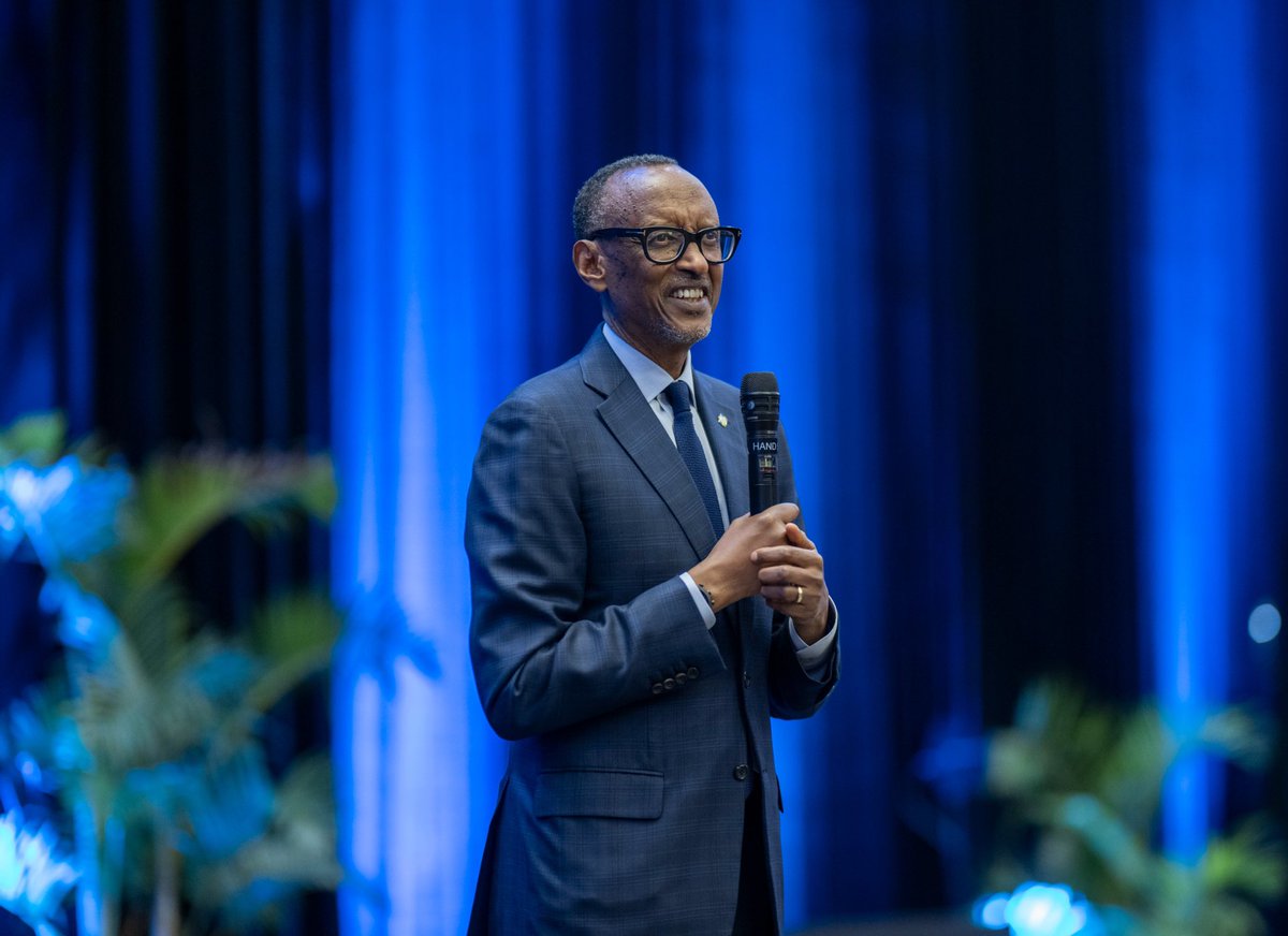 Perezida Kagame yakiriye muri Kigali Convention Centre, abagize Ihuriro ry’Abahungu bize mu Ishuri rya Ntare, NSOBA (Ntare School Old Boys Association), bitabiriye Irushanwa rya ruhago ryiswe "Ntare Lions League'' rizabera i Kigali. 

Ni ku nshuro ya mbere iri rushanwa rigiye
