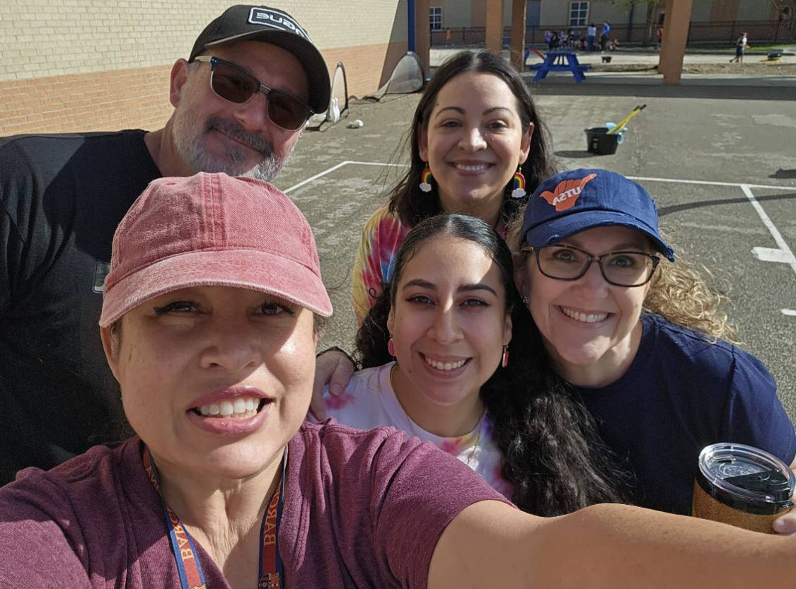 vasquezSTEM's tweet photo. Field Day fun day before Spring Break! Love my team! 🤗 ⁦@NISDHenderson⁩ https://t.co/9fCheptwJ1