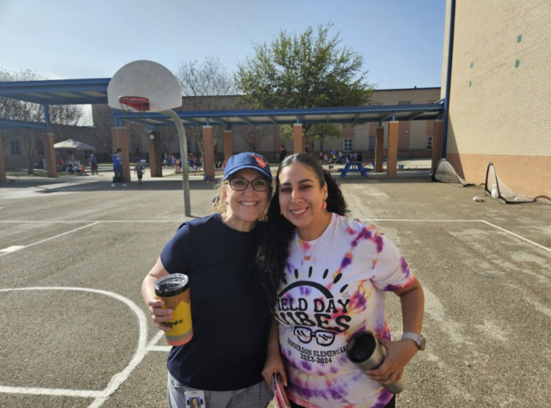 vasquezSTEM's tweet photo. Field Day fun day before Spring Break! Love my team! 🤗 ⁦@NISDHenderson⁩ https://t.co/9fCheptwJ1