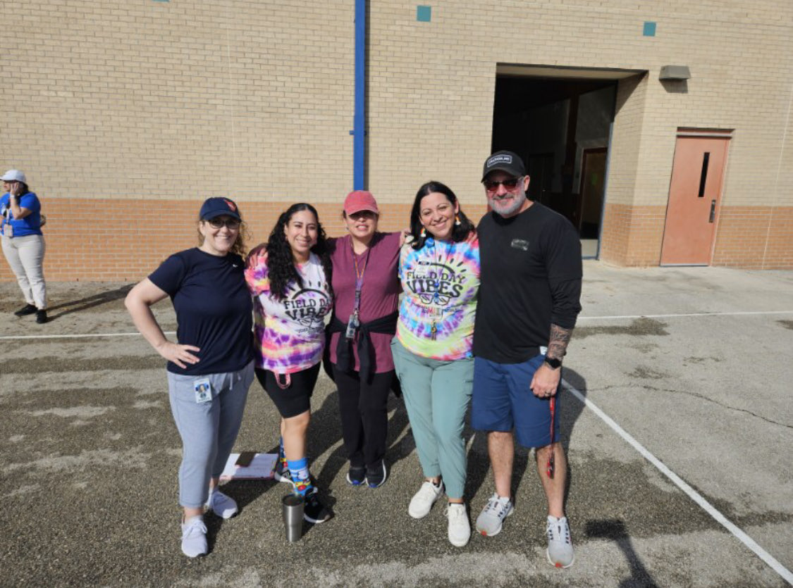 vasquezSTEM's tweet photo. Field Day fun day before Spring Break! Love my team! 🤗 ⁦@NISDHenderson⁩ https://t.co/9fCheptwJ1