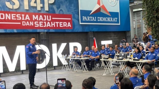 suaradotcom's tweet photo. Di Depan Kader dan Pengurus Demokrat, AHY Ungkap Detik-Detik Diminta Jadi Menteri oleh Jokowi: Mengejutkan !

-A THREAD- https://t.co/4fU9RcuLAg