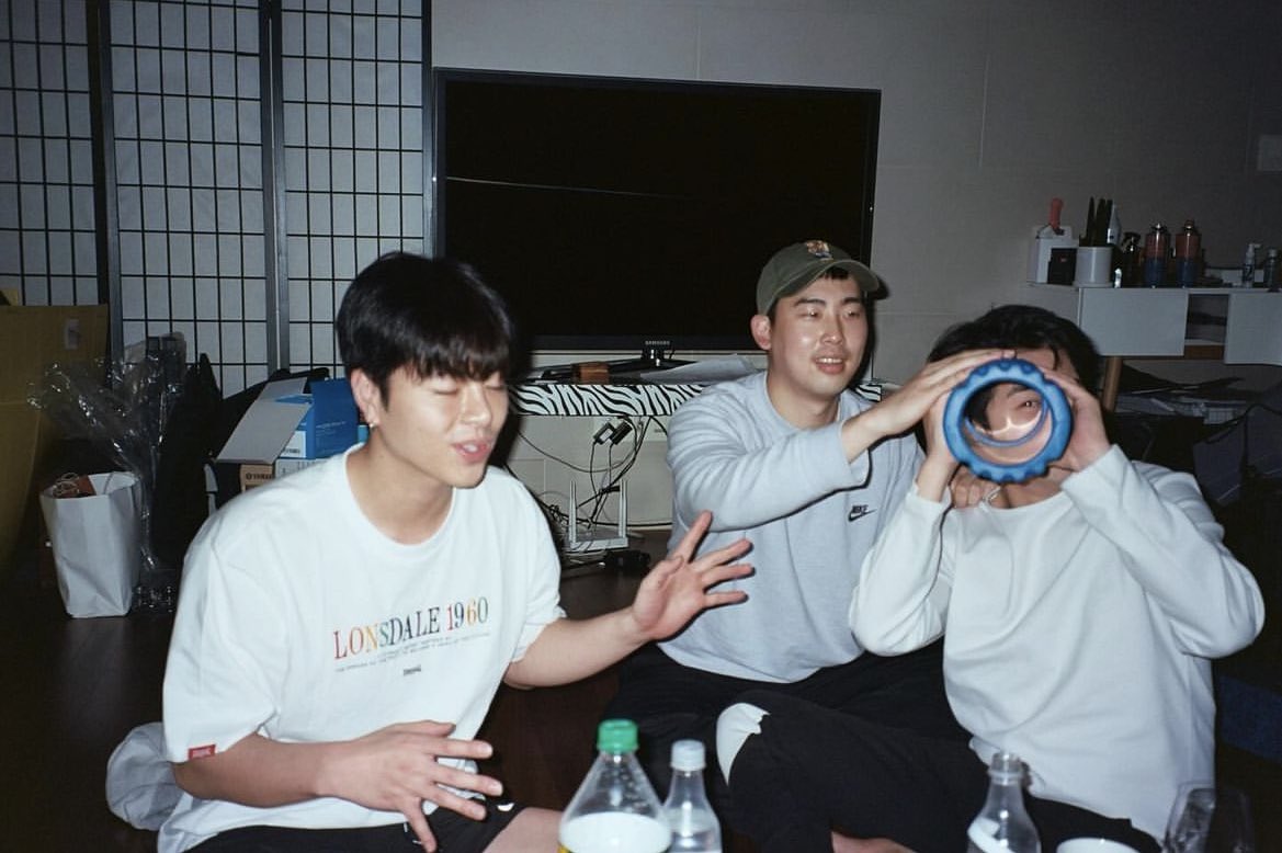 Bk_PanseoID's tweet photo. 뀨모닝입니다... 뀨팀 뀨타민🥰🥰❤ #조병규 #구준회 #IKON https://t.co/hWgGX30U7T