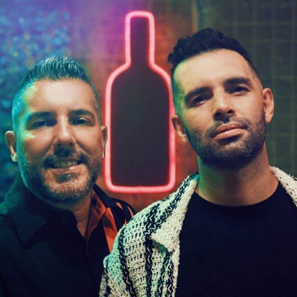 Alkilados <a href="/Alkilados/">ALKILADOS</a>  brinda por su éxito en TikTok con su nuevo sencillo 'La Botella'   guaumiauymas.com/alkiladosbrind…