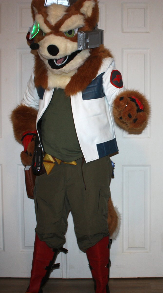 nikko_wolf's tweet photo. Finally got some shots in: 

Ready for #FurnalEquinox #FursuitFriday #starfox 

Thanks @Maxbasesshop for making the head base. couldn't have finished without it. 

belt is 3d printed TPU , designed by me
Hand paws : modified kloofs
jaw set , designed by me
@Jaz_fox_30787 for tail https://t.co/wD0kSF2orz