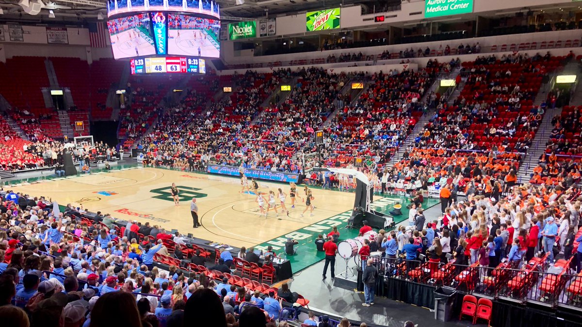 Snow Cone 🍧 finish to a fun Friday…

No better way to end recruiting season than at the Girls @wiaawistate Basketball Tournament‼️🏆‼️ 

💜 #Pointers 💛 #wiaagb 🏀