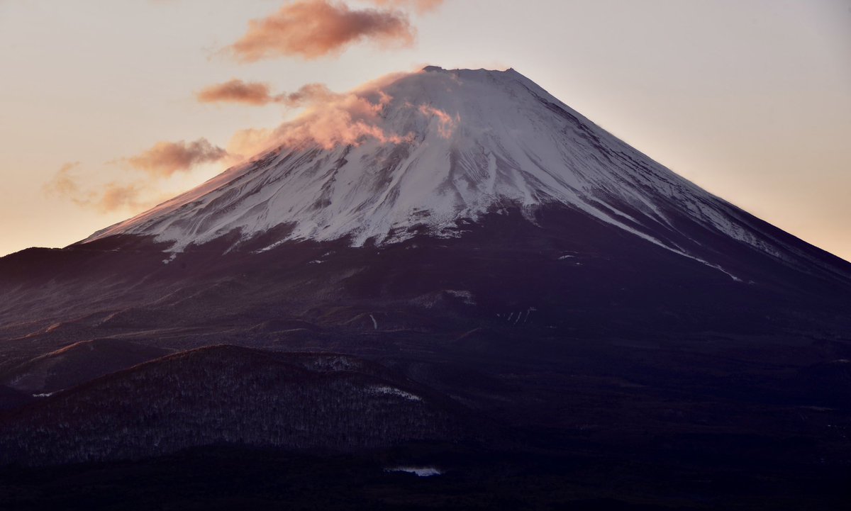 heedeath13th's tweet photo. 今朝の富士山…
#富士山　#精進湖パノラマ台 https://t.co/ART3nOzdx8