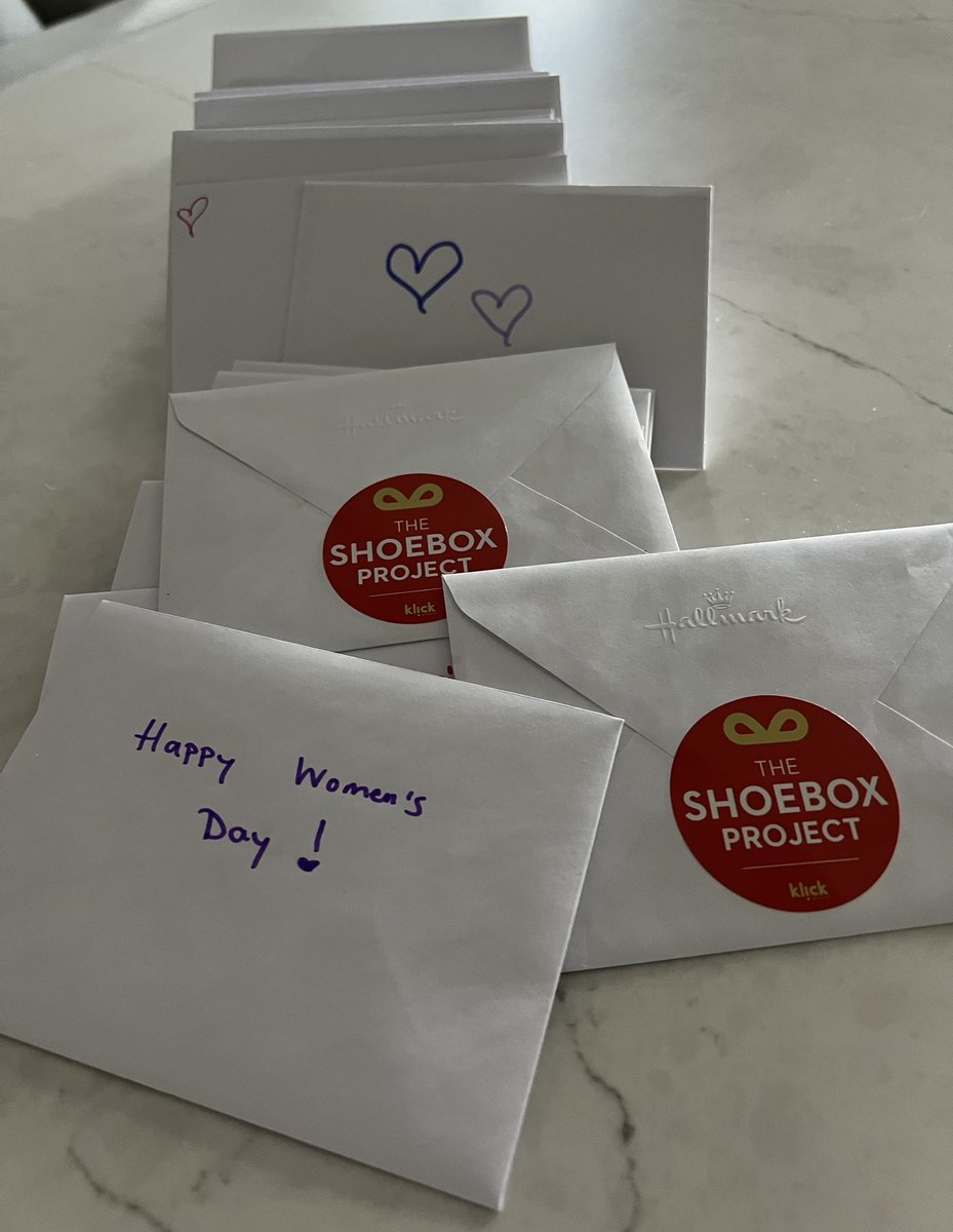 julesgor19's tweet photo. On behalf of The Hamilton Shoebox Project, honoured to support the Hamilton Native Women’s Centre today in celebrating International Women’s Day ❤️
#celebratewomen #lifteachotherup #youareenough https://t.co/PFISnZBh7L
