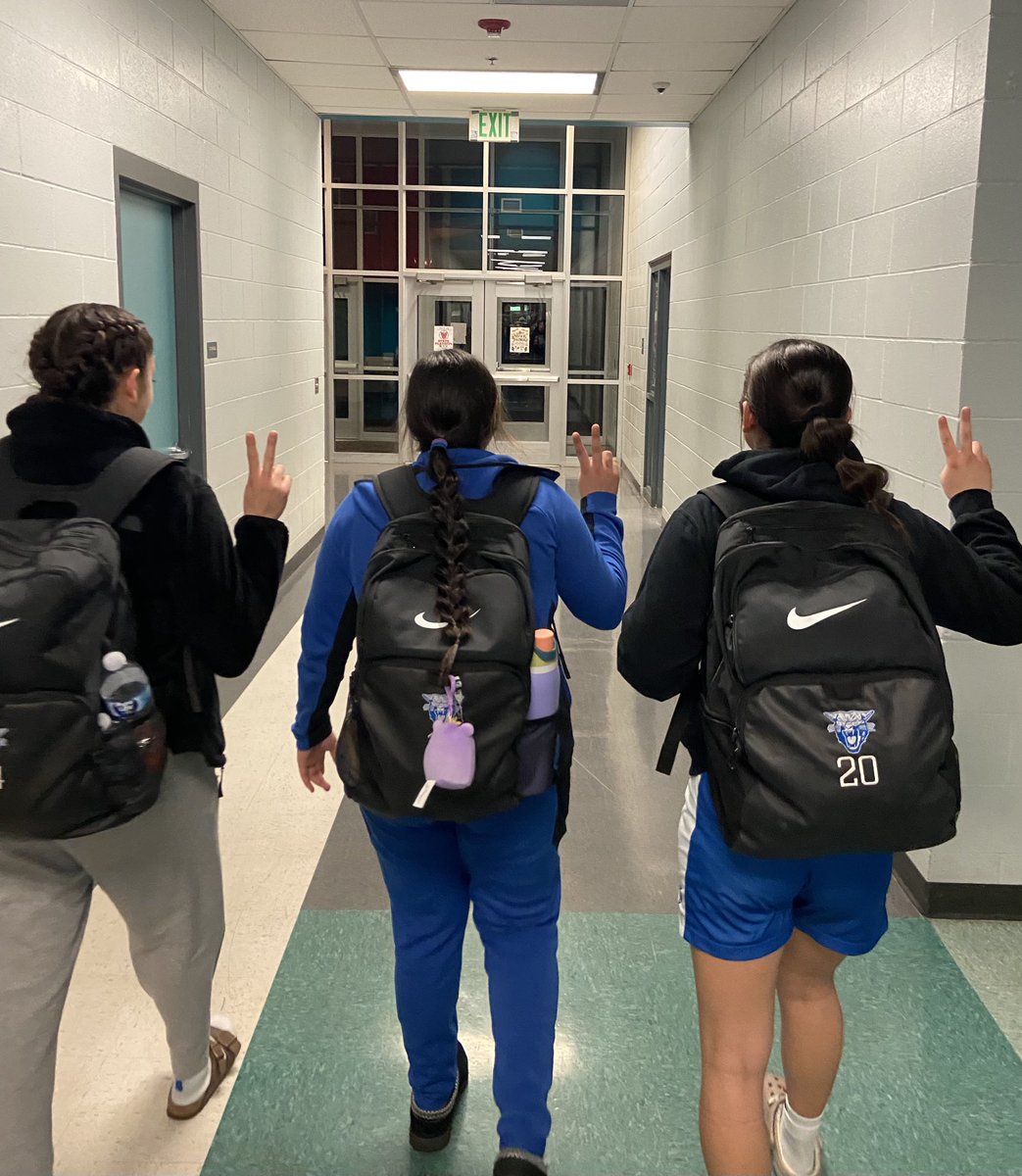 A heartbreaking loss tonight .  This group stayed together and played their best basketball during the postseason. Thank you Seniors for laying the blueprint for leading.  The future is bright and in good hands‼️🙌🏽 <a href="/castromyra03/">my</a> <a href="/Liz_Buendia_20/">Elizabeth Buendia</a> <a href="/ErlinSalcido/">Erlin Salcido</a> Seniors Out 🎓