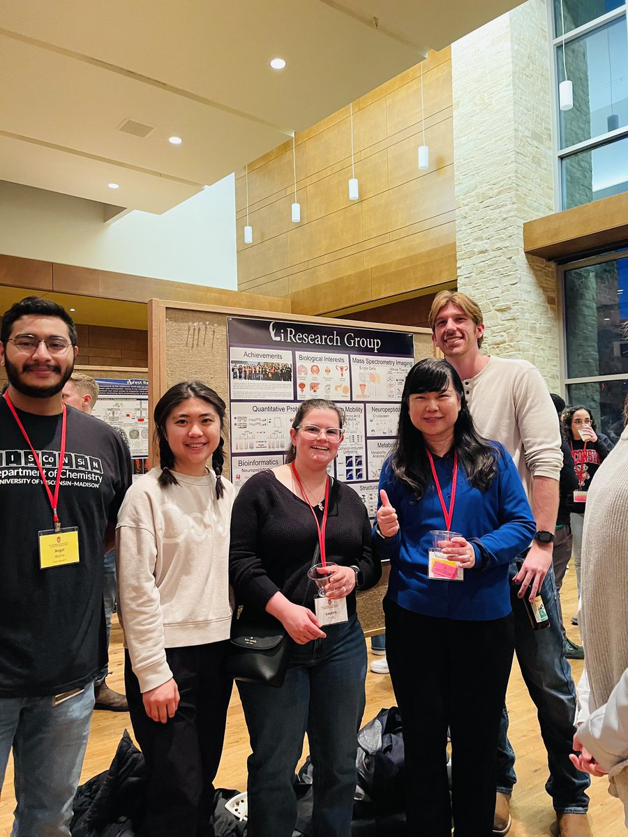 LiResearch's tweet image. The team was thrilled to meet and talk science with soon-to-be UW researchers at the 2nd @UWMadisonChem Graduate Recruitment Poster Session this afternoon. We are eager to guide our future lab members toward the pinnacle of their potential!💫💫 #postersession #TeamMassSpec