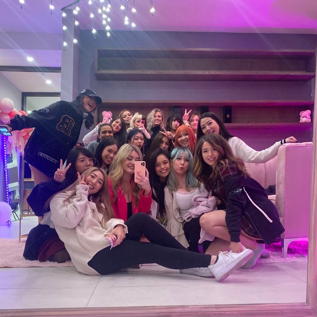 brookeab's tweet photo. throwback to girls night for this international women’s day :’) https://t.co/NJJMzZ4lnr