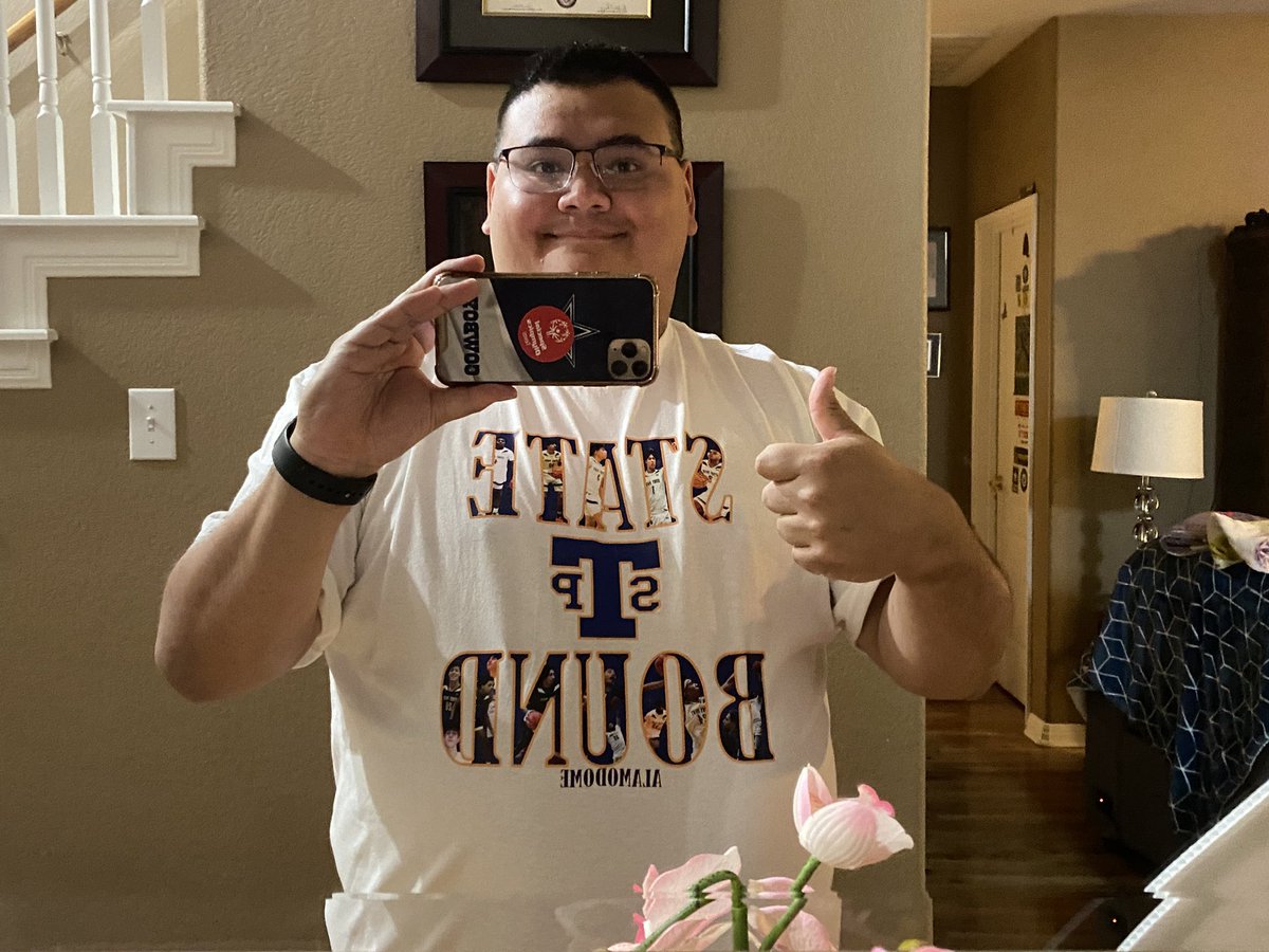 @Tankchris1, @dehliag and rest of Gonzalez family is READY to cheer on sTp boys on NFHS Network @var_austin @StonyPointHS @stpfootballbc @sTpTigerFB @STPTigerHoops @uiltexas @astrohoopz @Texan_Live @RobboTexHistory @TXHSBB @KVUE @JeffJonesSports @Cory_Mose @SOTexas. 🏀🐯💙💛🔥