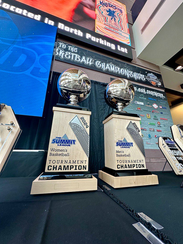 Eyes on the prize 👀🏆🏀 @TheSummitLeague 

#SummitWBB #SummitMBB #March2TheSummit