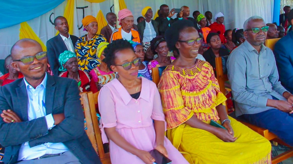 c_cdjp's tweet photo. Ku nkunga ya #MissioAachen, #CDJPGikongoro yakoze ubusabane Kuri Paruwasi Gikongoro  buhaza abafunguwe barangije ibihano ku byaha bya Jenoside  yakorewe Abatutsi 1994  N'abo bahemukiye mu gushimangira ubumwe n'ubwiyunge  ubusabane bwahuje abasaga 170.
@RwandaCejp https://t.co/BPRtx5YKPT
