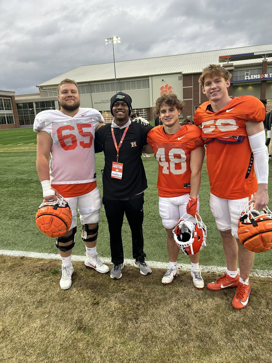 Coach D.J. Brownlee tweet media