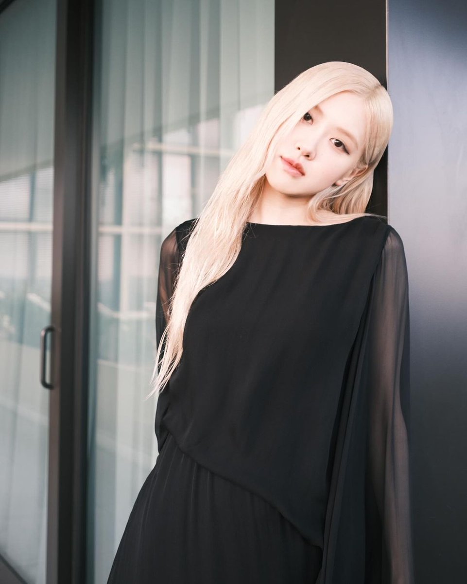 fwr_vn's tweet photo. [HASHTAG PARTY]
ROSÉ TẠI YSL PRE OSCAR PARTY 

🔖Tagline: ROSÉ AT PRE OSCAR PARTY
🔖Hashtag:
#ROSÉ #로제 #ROSÉxSaintLaurent

Công chúa YSL xuất hiện rồi...trend ngay thôi🖤 https://t.co/iPFGojDRSz