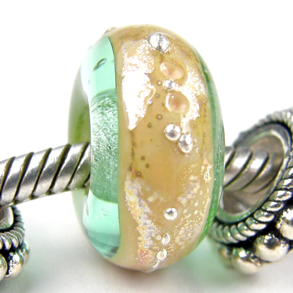 PamelaBaker67's tweet photo. https://t.co/91QGRYVFml @Covergirlbeads #ArtisanPaleGreenIvoryLampworkBead #LargeHoleBead #bmecountdown https://t.co/COe2G3IWyP