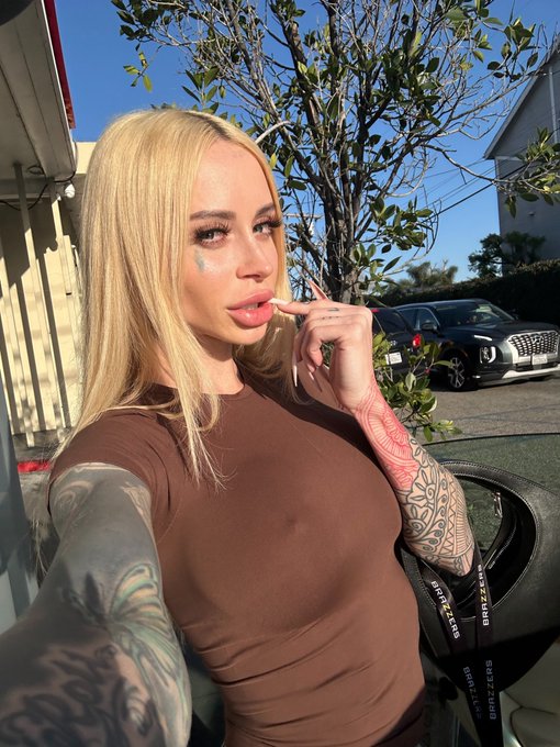 Choose one:  1 - girly  2 - bitchy https://t.co/6aWhrq0e3h