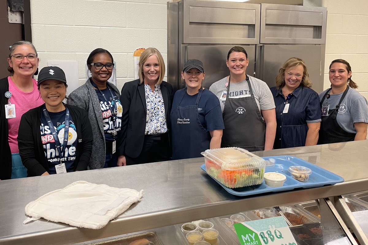 We enjoyed welcoming our new Superintendent, @MED_MEDavis to CCSD and providing lunch during her visit to @KnoxESKnights ! #CCSDServes #NSBW24
