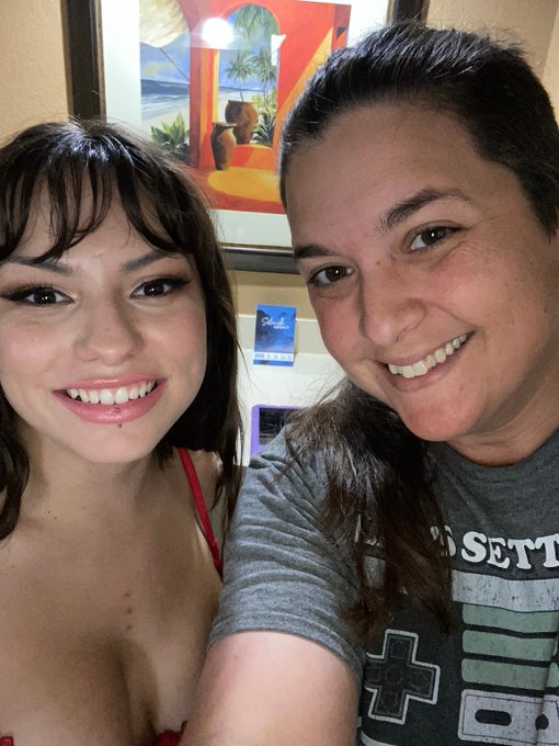 I got to have a little fun with the sexy as FUCK @femalien69 and so did our neighbors because those hotel<a href="/tag/internationalwomensday"class="tags"><span>#internationalwomensday</span></a><a href="/tag/pornstar"class="tags"><span>#pornstar</span></a><a href="/tag/fridayvibe"class="tags"><span>#fridayvibe</span></a>