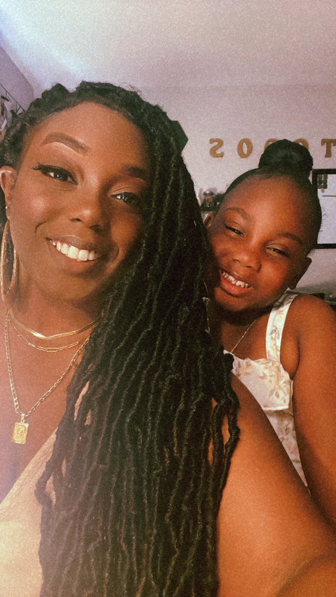 ADiamondOutlook's tweet image. Here's to raising a strong, confident future leader! 💪👩‍👧 #MomAndDaughter #IWD2024 #HappyInternationalWomensDay