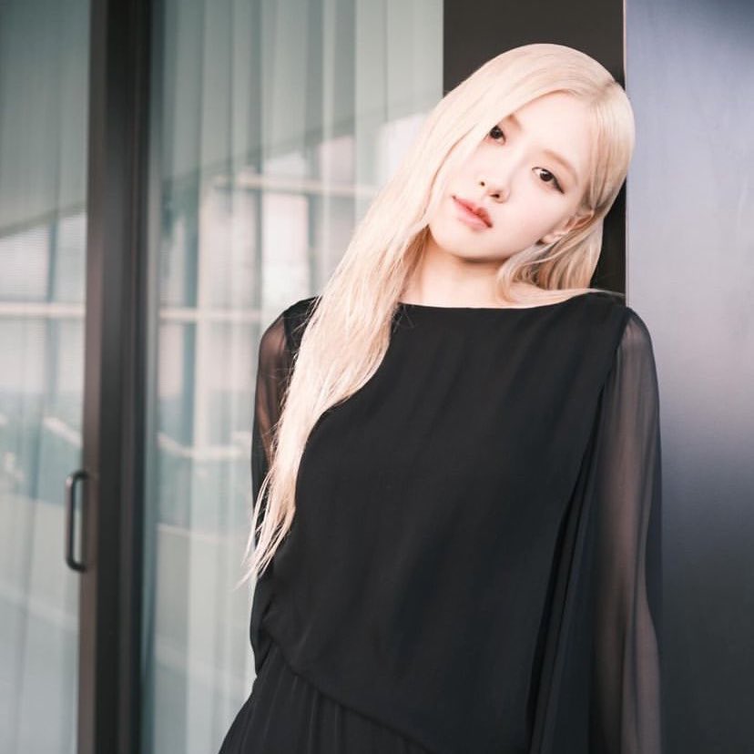 rosietonic's tweet photo. Si estás viendo esto, probablemente estés obsesionado con Rosé, así que da RT y comenta cuantas veces puedas con los tags para mostrarle tu amor 🤍

ROSÉ AT PRE OSCAR PARTY
#ROSÉ #로제 #ROSÉxSaintLaurent https://t.co/CO91T5dgrB