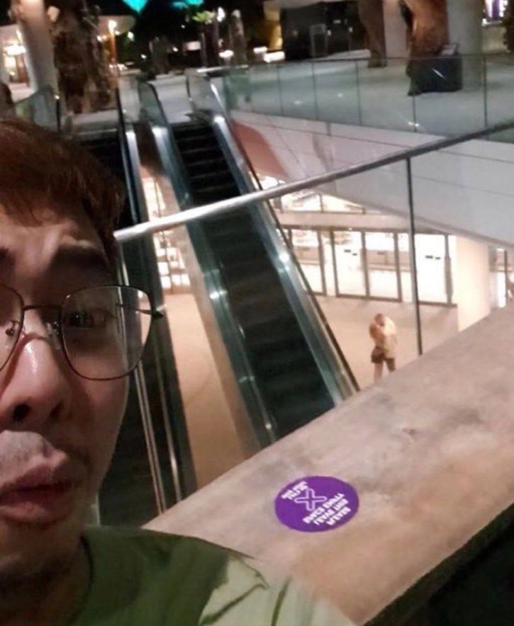 thelasstime's tweet image. the fact that there’s absolutely no one around except them and this random dude im crying