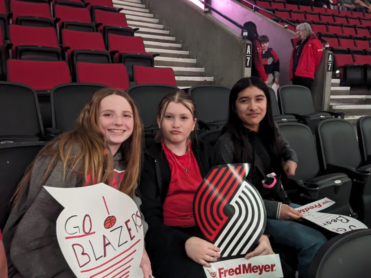 cfunnemark's tweet photo. Let's go Blazers!  #RIPCITY https://t.co/8KUyBJdP5p