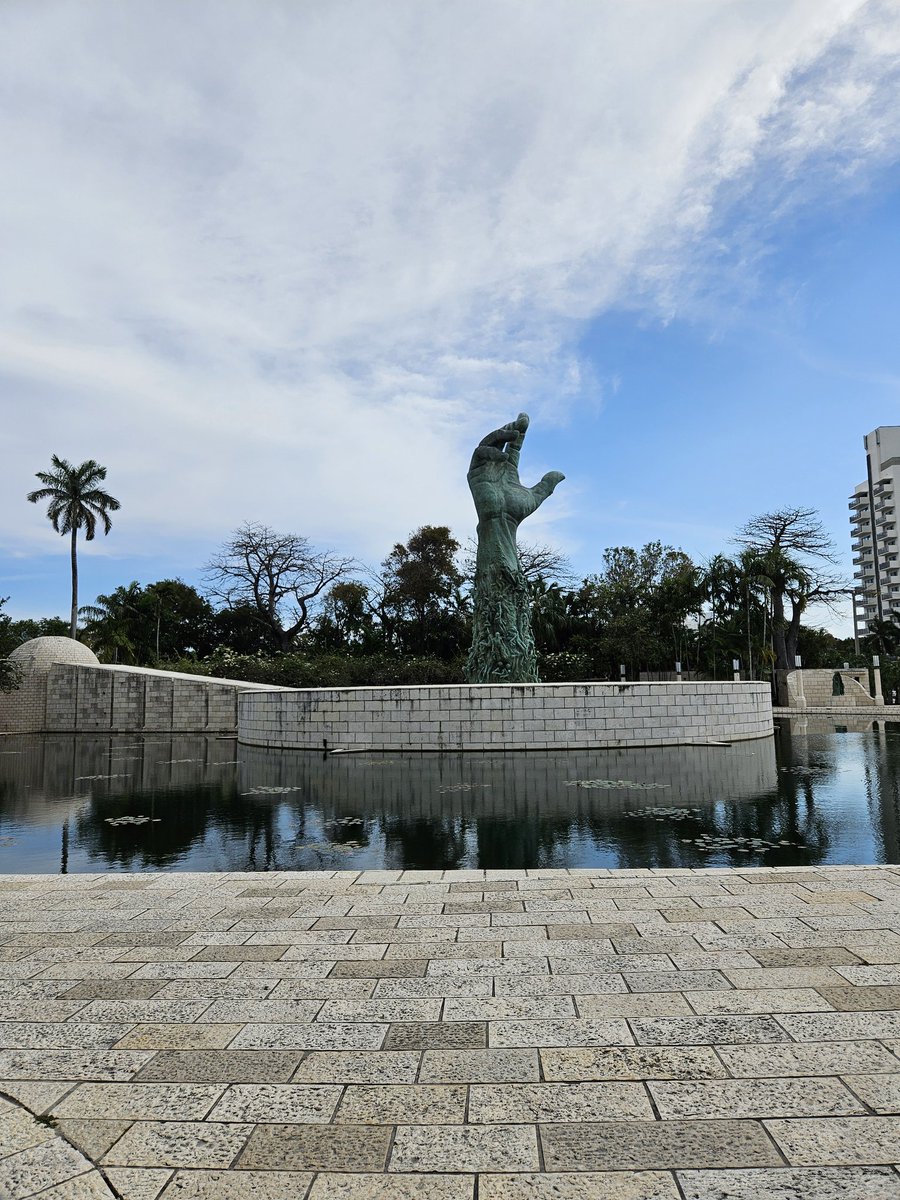 barely_makin_it's tweet image. Miami day 6