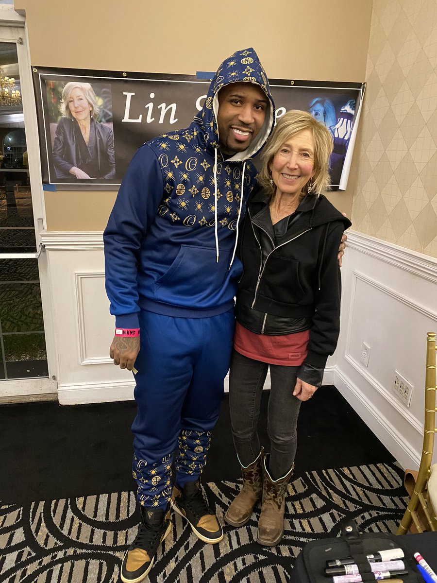 FlyTyBands__'s tweet image. Tonite w/ actress @mslinshaye known for her role as the paranormal Elise Rainier in the James Wan horror classic film “@InsidiousMovie ”. 💪🏽💫💯

#monstermania #monstermaniacon #monstermaniaconvention #horror #insidious #insidious2 #insidiousmovie #insidious3