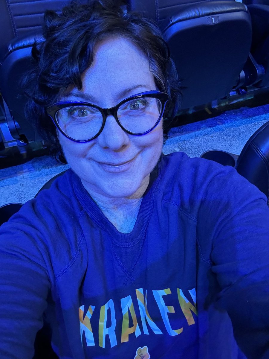 gsperez's tweet photo. ⁦@SeattleKraken⁩ Women in Hockey Night!!! ⁦⁩ #thatskrakenhockeybaby https://t.co/0Utaz3wOzx