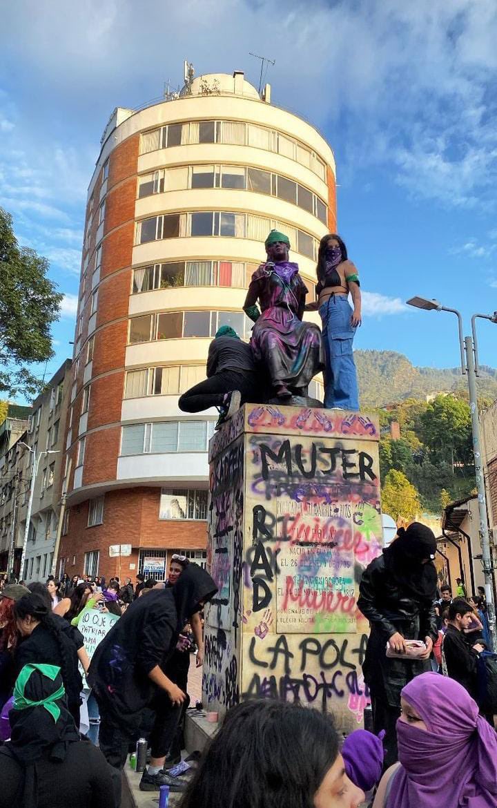 Gracias, dañar monumentos salvó a muchas mujeres de morir a manos de su maltratador hoy, son unas guerreras 🥹❤️