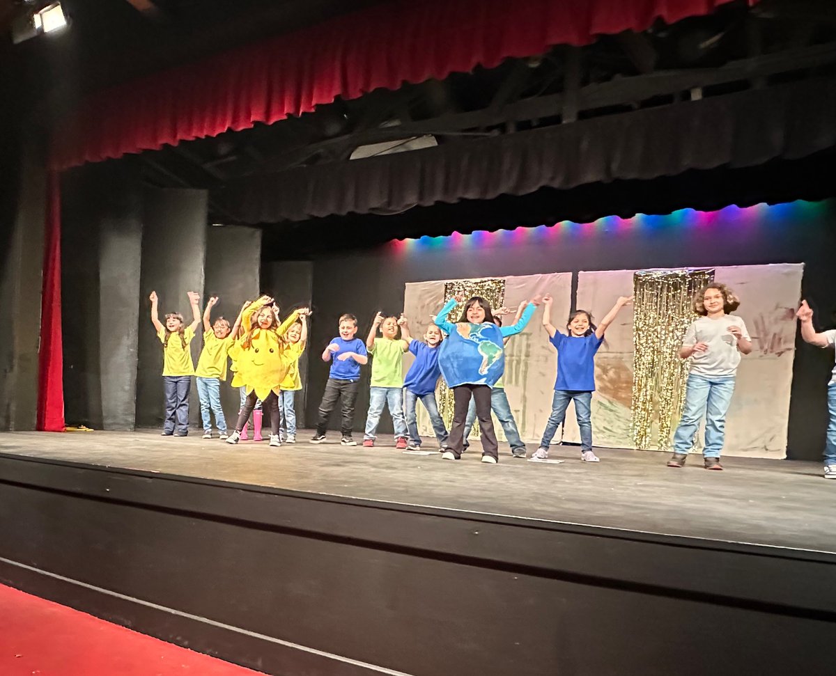 Thank you <a href="/cannellaVAPA/">Jennifer Cannella</a> for giving my students the opportunity to shine on the stage! ☀️🌚🌎
#BurtonExperience #wrb