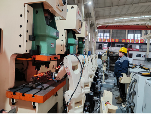 DiscoverAnyang's tweet image. [Henan in Spring] At the #beginning of 2024, the construction sites in Anyang County, Henan Province are filled with construction vehicles rushing for time to realize the #goodstart in the first #quarter of 2024.