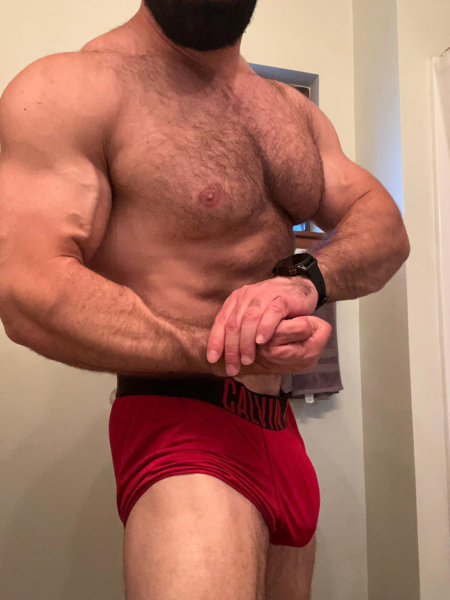 My thick veins throb every time you open your wallet. Your wallet opens every time you see my bulge. It’s Friday, pay your dues and make this vein pulse. Cashapp @aires98 #master #bulge #veins #bigdickproblems
