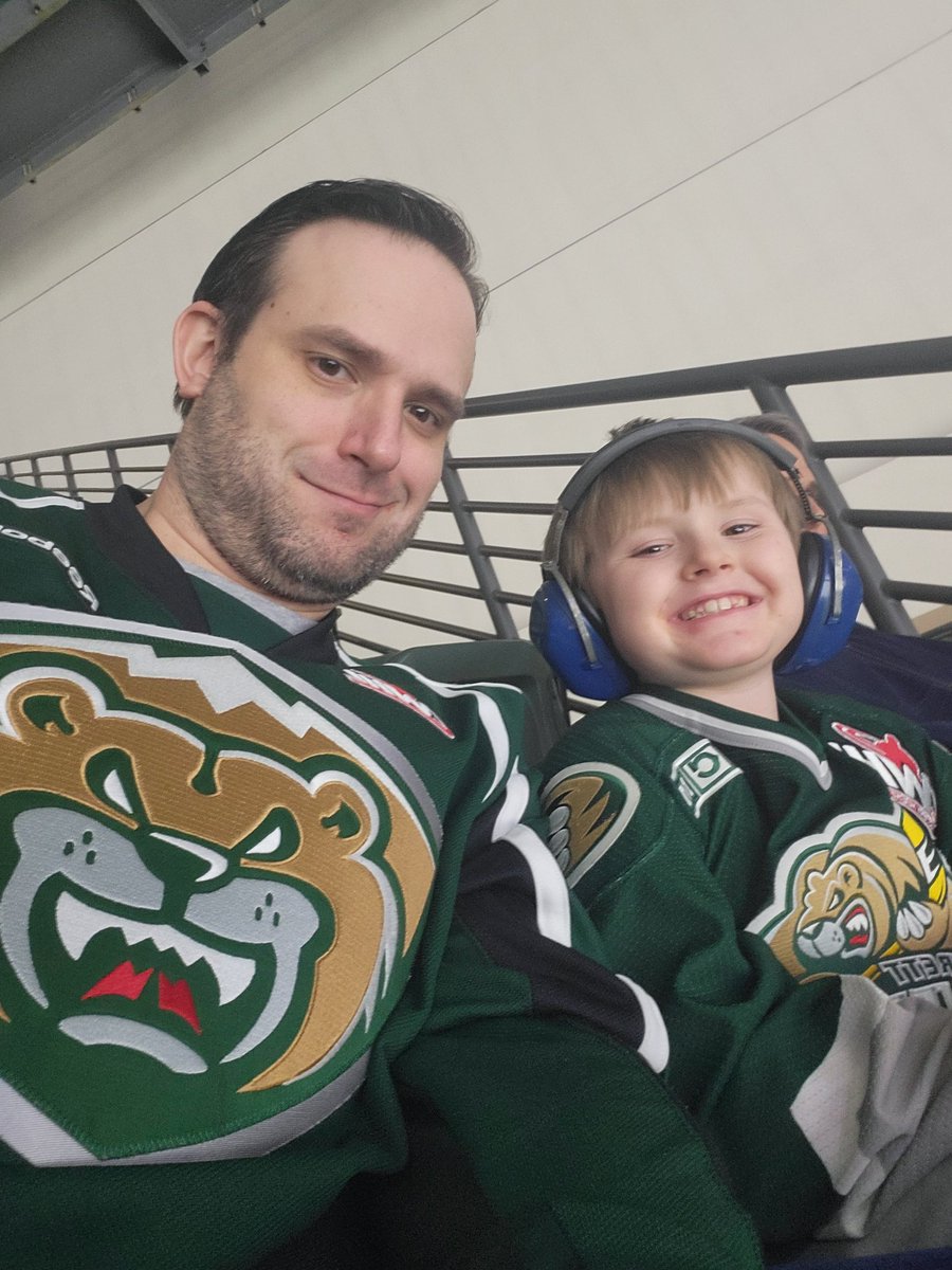 AdamBressler's tweet photo. He's so loud, he has to protect himself from himself. @WHLsilvertips #GoTips https://t.co/pKnSbh0jaC