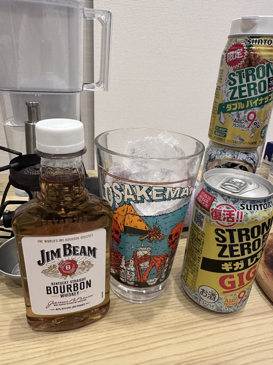 NeYanagi's tweet photo. 昨日は久々にハイボールを呑んでいた🥃 https://t.co/Pg7nhIms9G