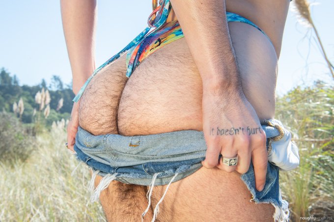 Front or back? 😍  The notorious ✨@olivewrenlives ✨ https://t.co/DTJHpWl78Z<a class="tags" href="/tag/olivewrenlives">@olivewrenlives</a>