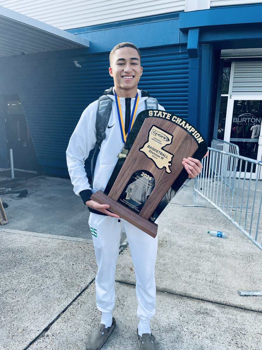 Muthithar's tweet photo. State Champs 2024! Proud of these boys! 💚🤍 https://t.co/bSpMk1sfSi