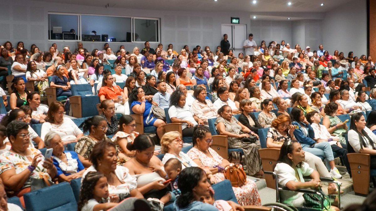 ¡Concluimos este día especial con un fascinante encuentro! 💜 En el conversatorio de mujeres transformadoras organizado por <a href="/secmujersm/">Secretaría de la Mujer y Equidad de Género</a> , se rindió homenaje a inspiradoras samarias. Siete mujeres extraordinarias compartieron sus relatos de lucha, dejándonos llenas de orgullo. #8M