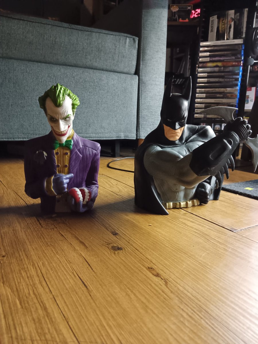 Grace15sa's tweet photo. @Apollokid3000 I have the #ArkhamAsylum
#Joker and #Batman
#BustBanks https://t.co/YE4BffU1WN