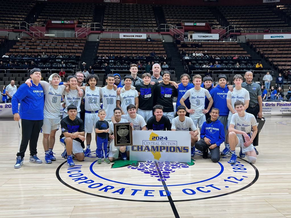 CaruthersBBall's tweet photo. Btw that’s 3 💍💍💍 in one winter season for @caruthers_ATH!! 

Boys Basketball 💍
@CHSBRGIRLSOCCER 💍
@BbCaruthers State 💍

Caruthers is a Championship town!! 

#NoRaidersDown https://t.co/4KG4B3Modq