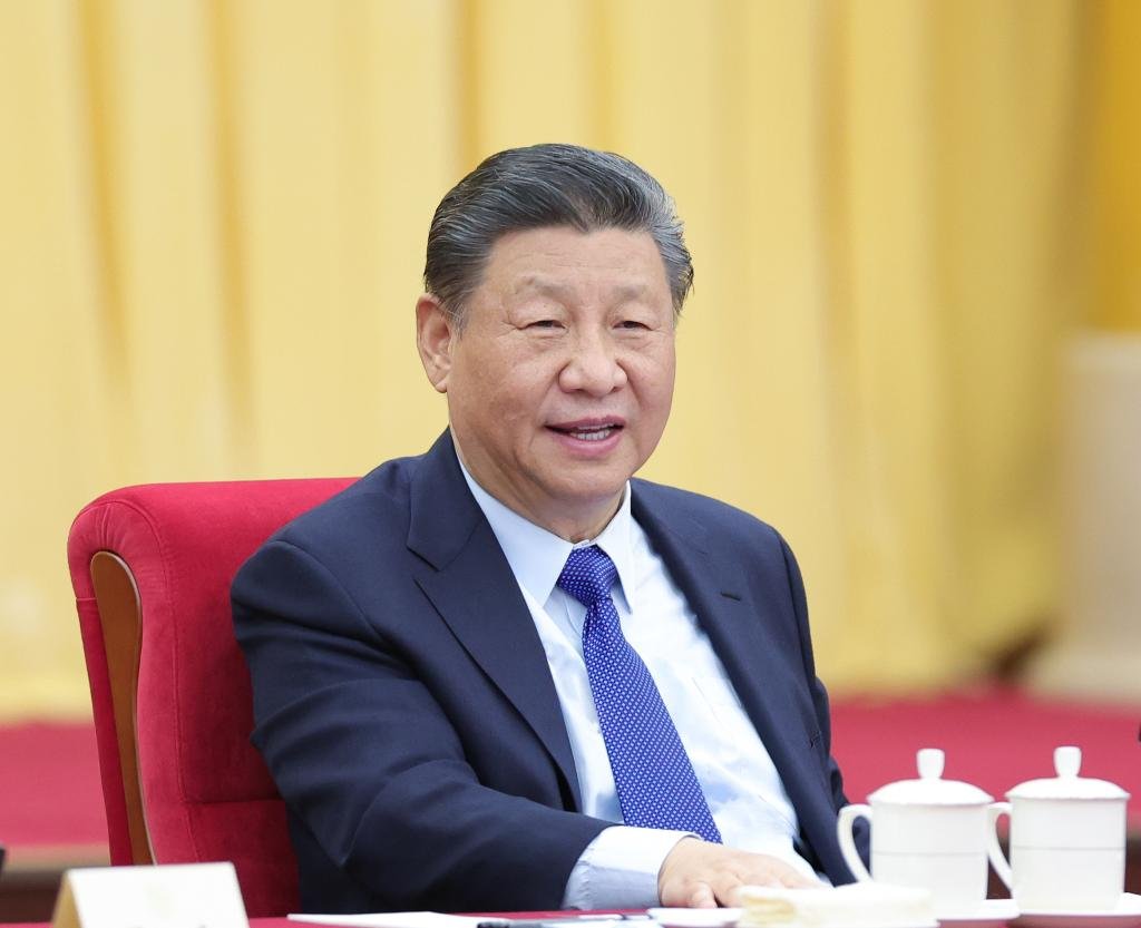XisMoments's tweet photo. President Xi Jinping signaled on Wednesday there will be no letup in the national drive to combat air pollution. "As long as we are making progress, we should maintain our orientation," Xi said when participating in a joint group meeting during the ongoing annual session of the nation's top political advisory body. #XisMoments #TwoSessions