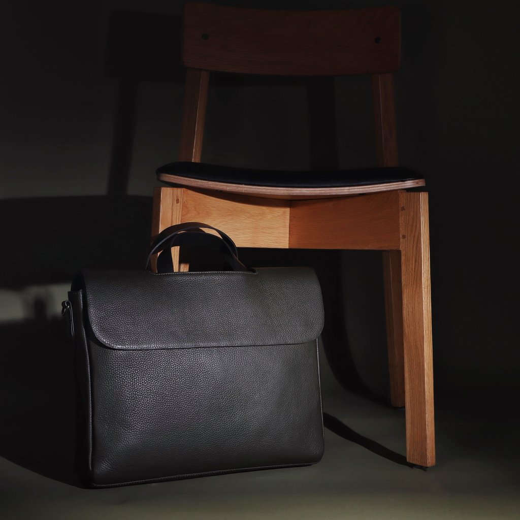 Crafted for the modern professional, its blend of sophistication and functionality sets it apart. Elevate your every day with timeless style and effortless organization.

#outbackworld #outbackobsessed #gooutmuch#MuseLeather #BriefcaseEssentials #SophisticatedStyle