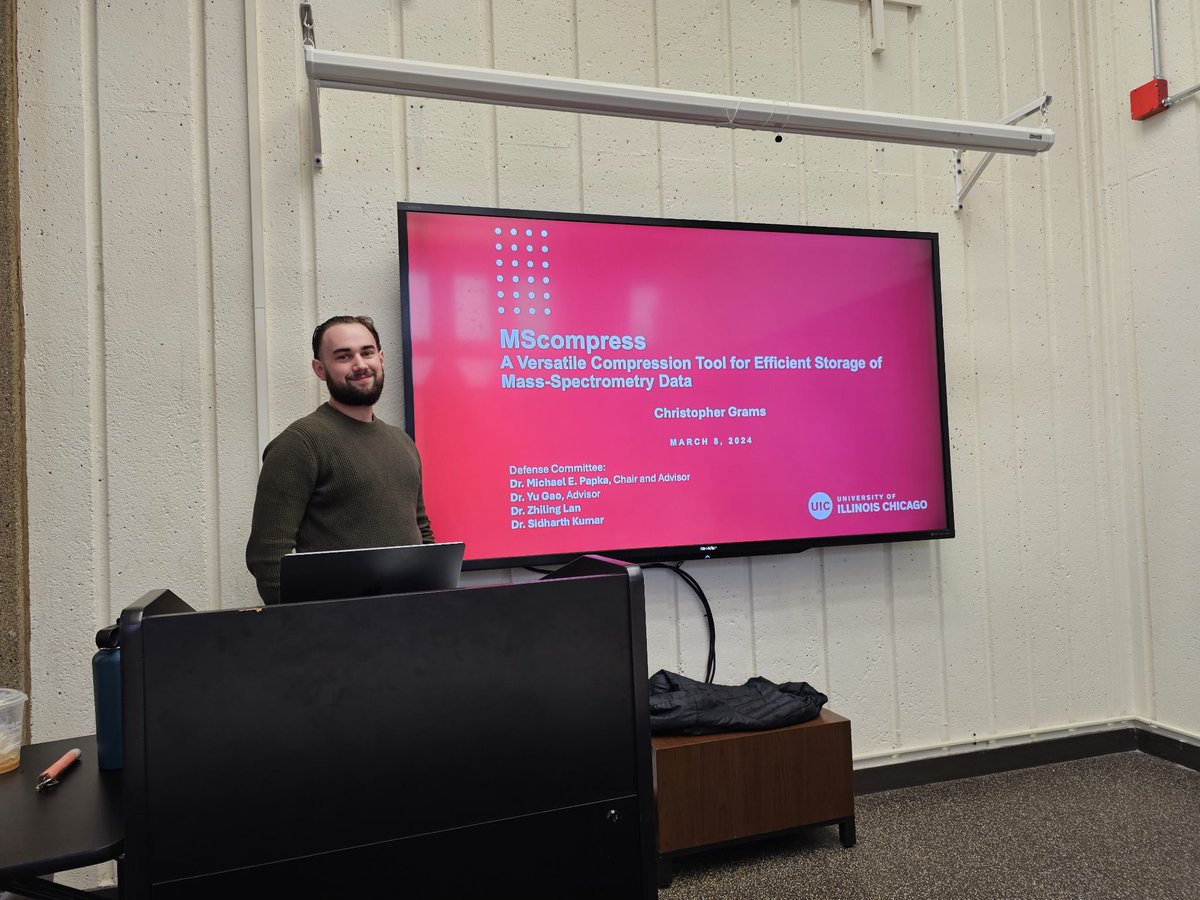gao_lab's tweet photo. Congratulations to Chris Grams, the first Gao lab member to earn a MS in Computer Science @UICCS ! https://t.co/V6XmlM657D