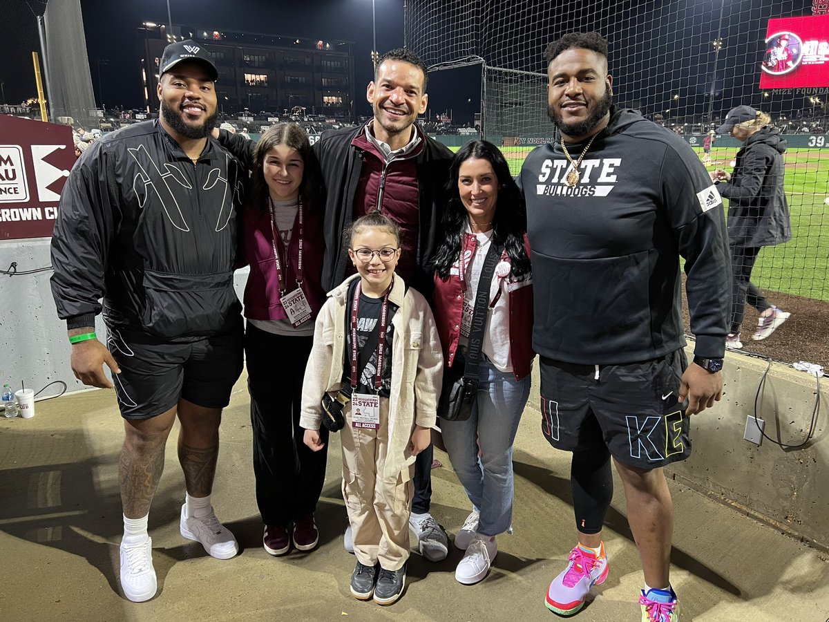 Appreciate all our Dawgs who made it to the Dude tonight! Extra special to have a couple great Bulldogs right here from Mississippi come through - Jeffery and Tyre! Hail State! 🐶