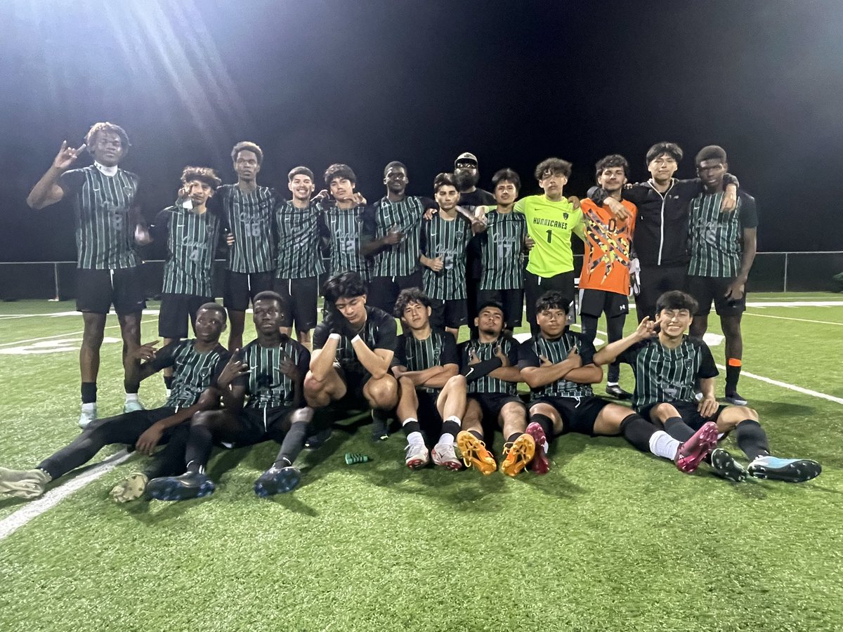 ladycanesvb's tweet photo. Varsity Soccer gets the win 4-0 against Clements!!! We clinched a playoff spot!
@HHSFutbol @HHS_Canes 🤟💚
#21 Kwasi ⚽️
#8 Alex ⚽️⚽️⚽️ https://t.co/MnnCnVdWza