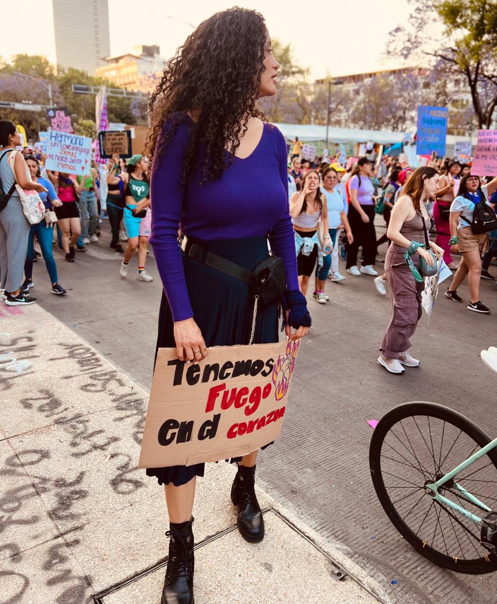 EdnaDiazMx's tweet photo. Gracias a mis bisabuelas, a mis abuelas, a mi madre, a mi hermana, a mis sobrinas, a mis cuñadas, a mis tías; gracias a todas las mujeres que, sin saberlo, me han dado la valentía para luchar 💪🏽 por ellas y por todas. 

¡Las honro, las respeto y las amo 💜! https://t.co/RM6P0ldkbl