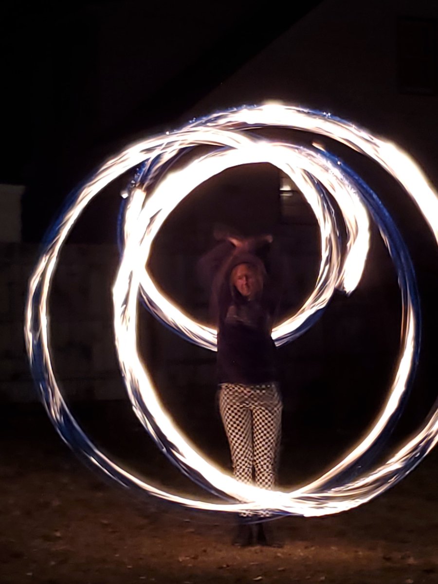sconniehabsfan's tweet photo. Poi makes for the best pics! #firespinning https://t.co/CXjKJoYHMR
