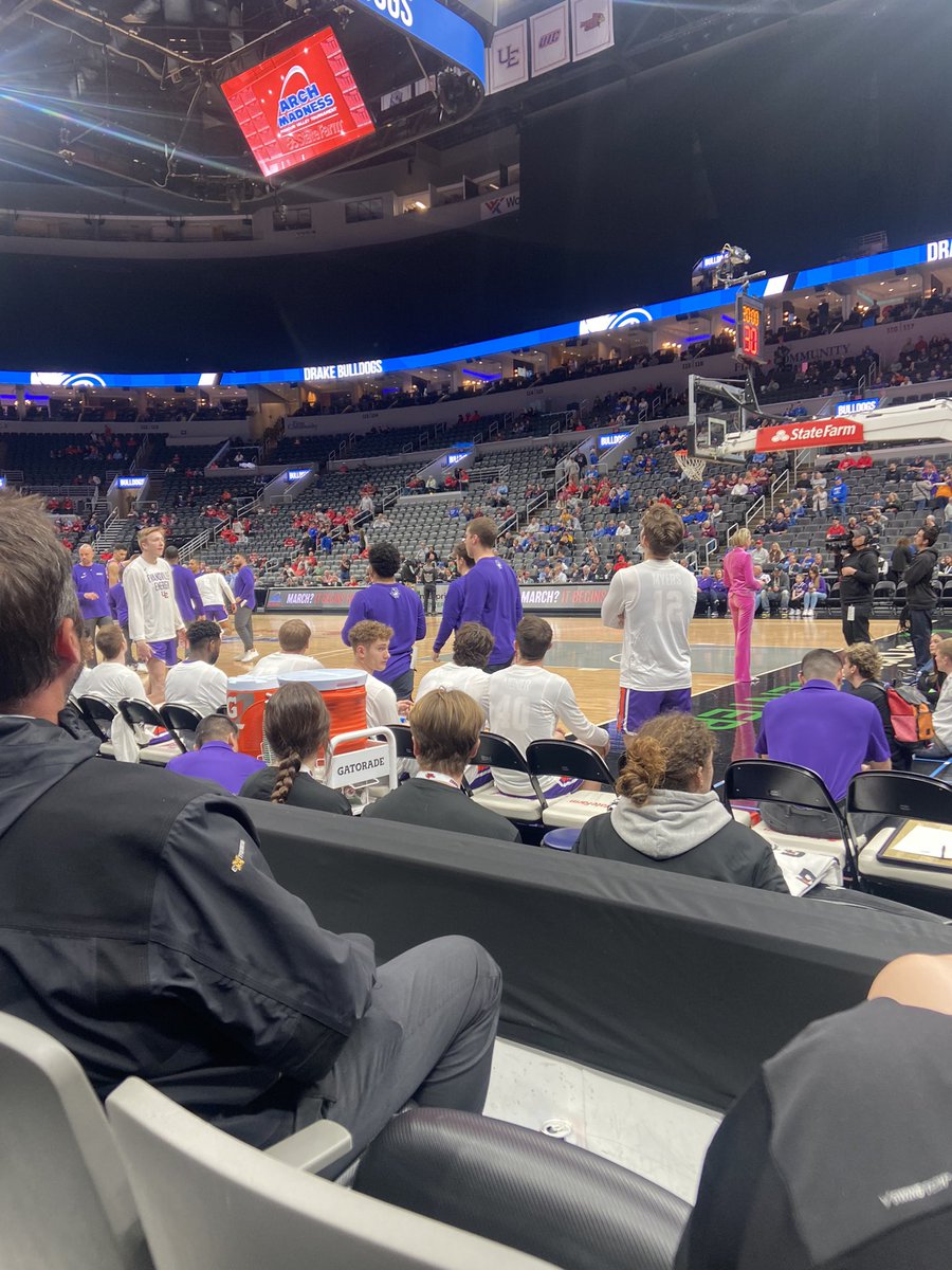 First Arch Madness experience is in the books! 

While it was disappointing to not get the win today, I’m so proud of @UEAthletics_MBB and how far they came this season! The future is certainly bright for this program 💜🤍

🏀 #ForTheAces x #TheValleyRunsDeep